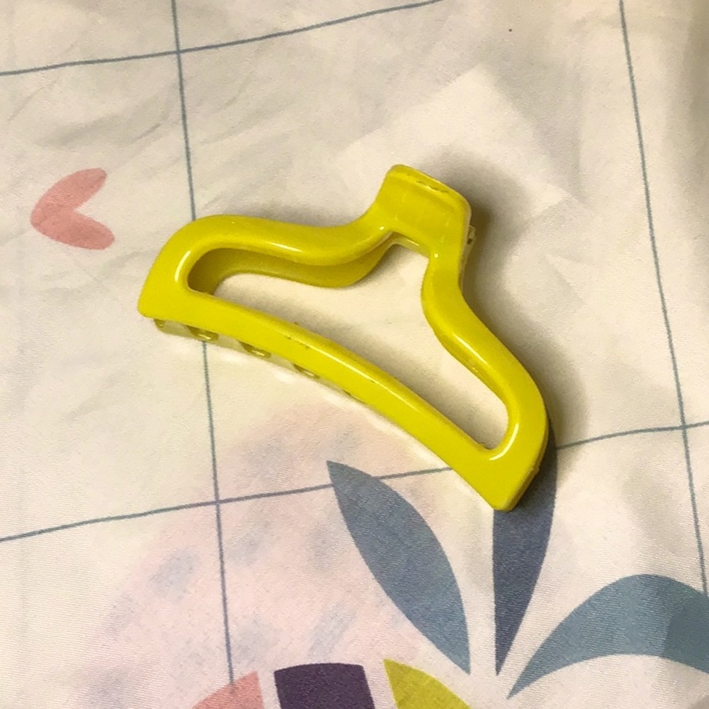 Yellow hair clip